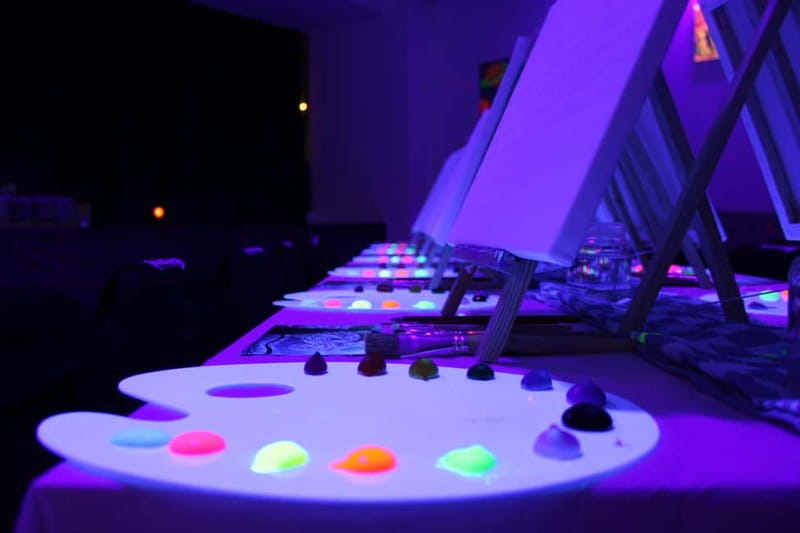 Amsterdam: Paint and Sip in the Dark at Rembrandt van Wine - Should you book Rembrandt van Wine?