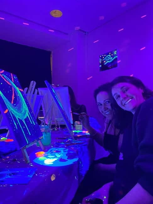 Amsterdam: Paint and Sip in the Dark at Rembrandt van Wine - What happens during the two-hour session