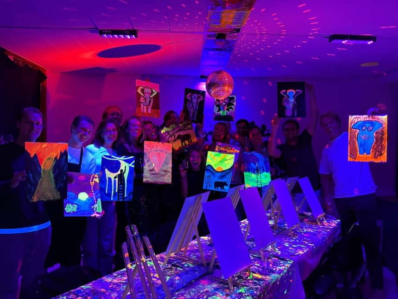 Amsterdam: Paint and Sip in the Dark at Rembrandt van Wine - Drinks are part of the value