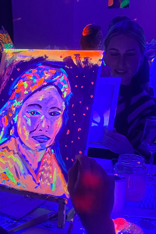 Amsterdam: Paint and Sip in the Dark at Rembrandt van Wine - Timing, meeting point, and practical planning
