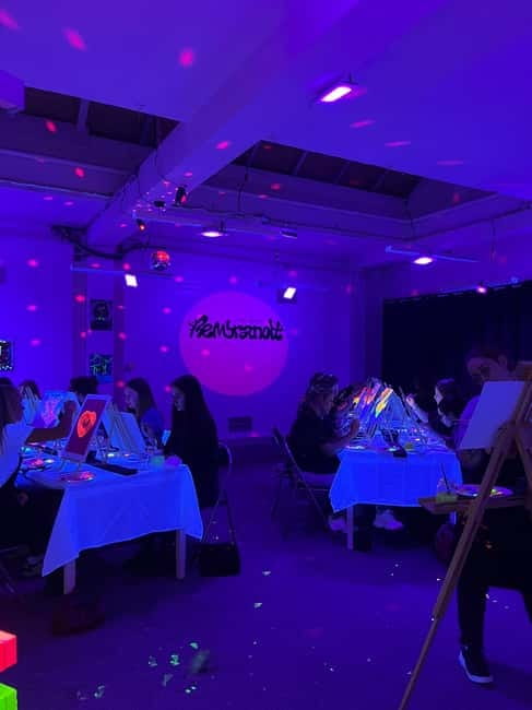 Amsterdam: Paint and Sip in the Dark at Rembrandt van Wine - My take on the $55 experience