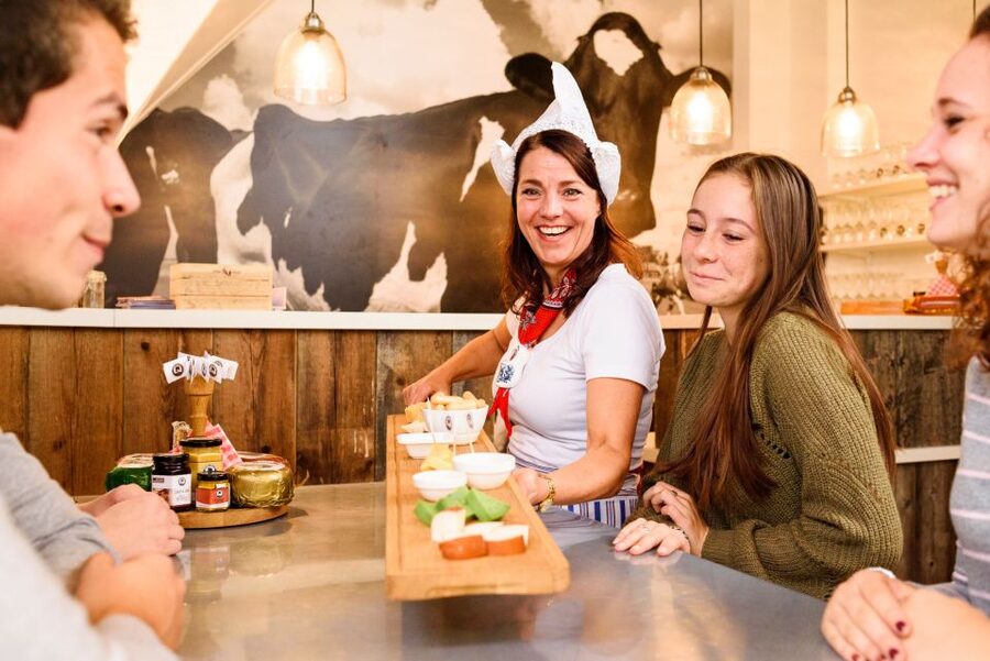 Amsterdam: Premium Henri Willig Cheese Tasting Experience - Buying cheese after the tasting