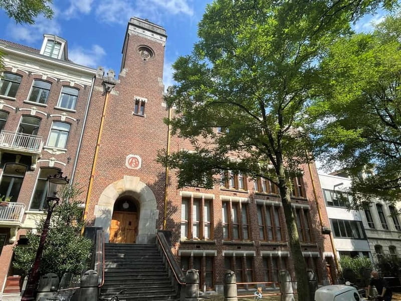Amsterdam: Private Anne Frank and Jewish History Tour - Apple pie, a drink, and room to reflect