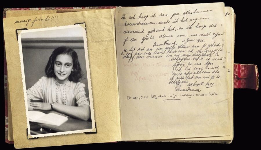 Amsterdam: Private Anne Frank and Jewish Quarter Tour - Auschwitz Monument: a quiet place for difficult facts