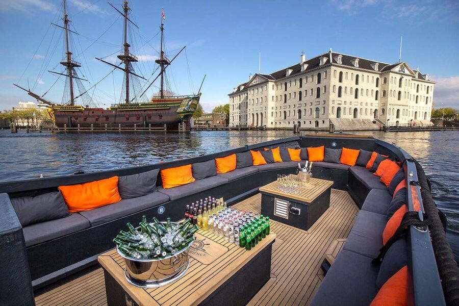 Amsterdam: Private BBQ Cruise with Personal Chef & Drinks - The BBQ menu and live cooking