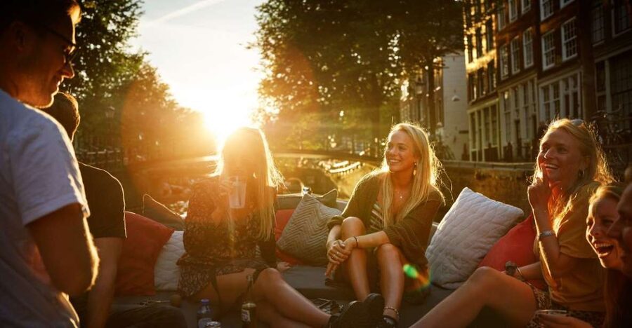 Amsterdam: Private BBQ Cruise with Personal Chef & Drinks - Vegetarian meals require planning