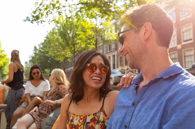 Amsterdam Private Boat Trip with Pizza and Unlimited Drinks - How the guiding affects the experience