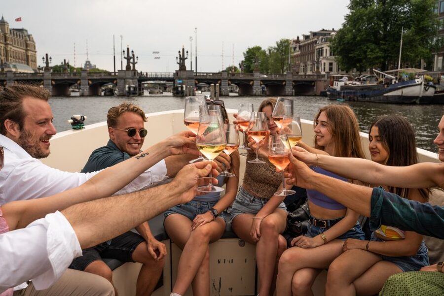 Amsterdam: Private Canal Booze Cruise with Unlimited Drinks - Prinsengracht and the classic canal-house view