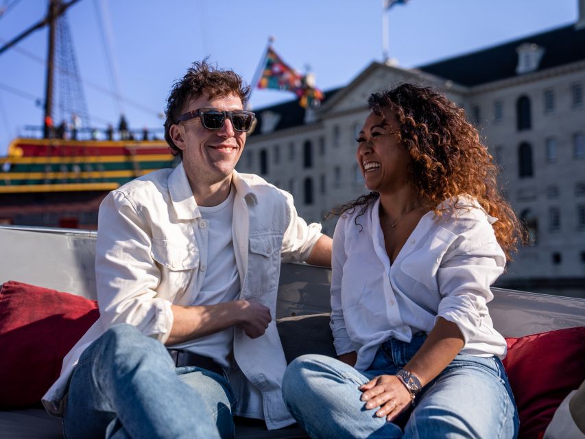 Amsterdam: Private Canal Cruise with Drinks and Snacks - Key points at a glance