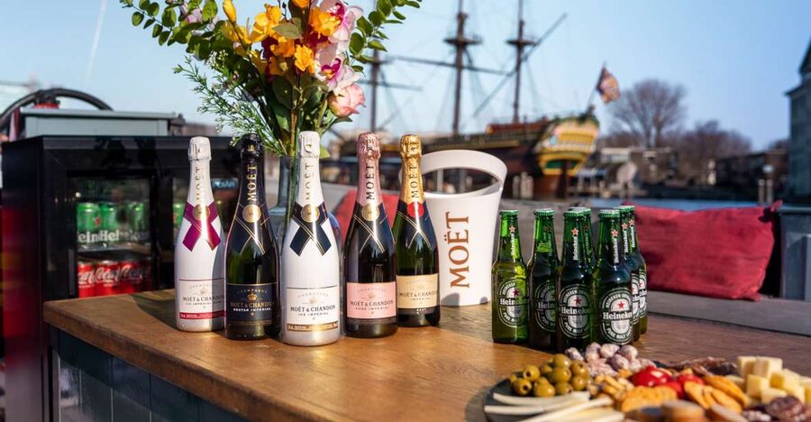 Amsterdam: Private Canal Cruise with Drinks and Snacks - What this private cruise is really like