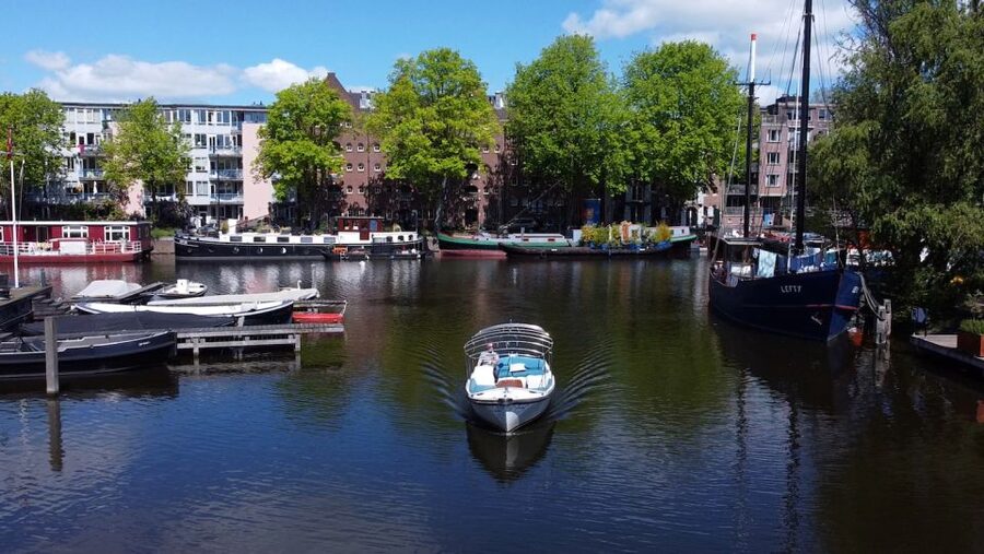 Amsterdam: Private Canal Tour - Setting Out Through the Canal District