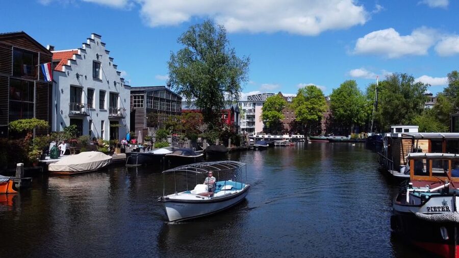 Amsterdam: Private Canal Tour - Seven Bridges and the Dancing Houses