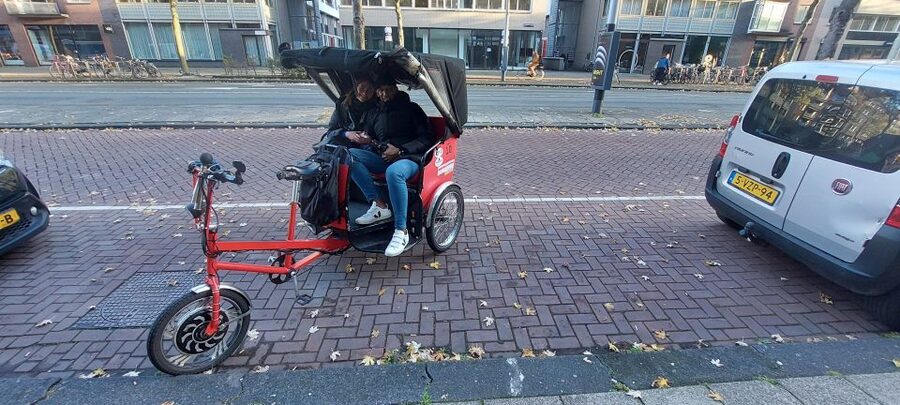 Amsterdam: Private City Highlights Tour by Rickshaw - Why a rickshaw works well in Amsterdam