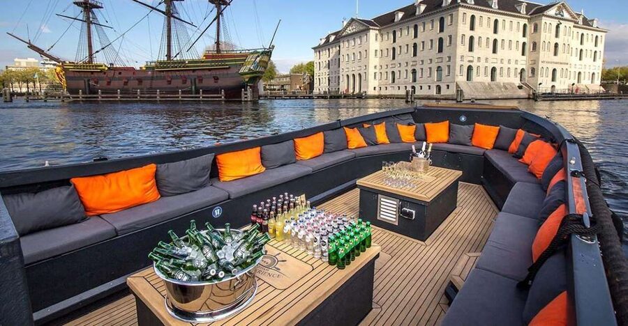 Amsterdam: Private Cruise with Drinks & Optional Snacks - Meeting the skipper and hearing local stories