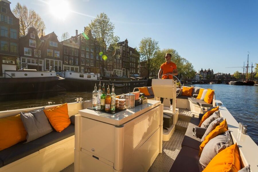 Amsterdam: Private Cruise with Drinks & Optional Snacks - The canal views and the open-boat tradeoff
