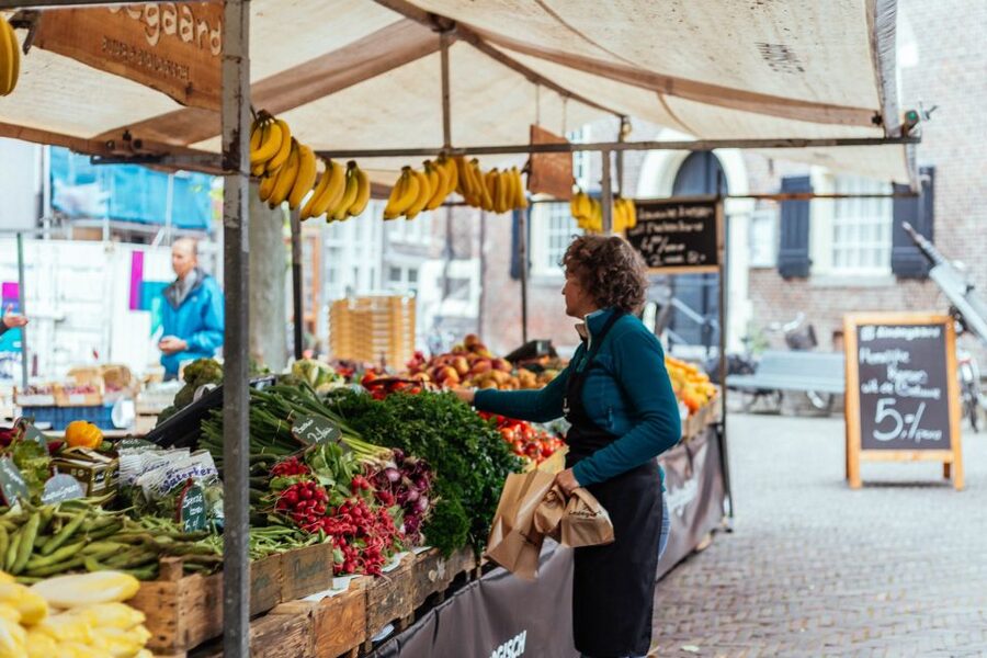 Amsterdam: Private Food Tour with a Local - The market stop and the taste of everyday Amsterdam