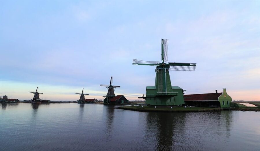 Amsterdam: Private green tour !!! Windmills, castle - What private Tesla transport changes