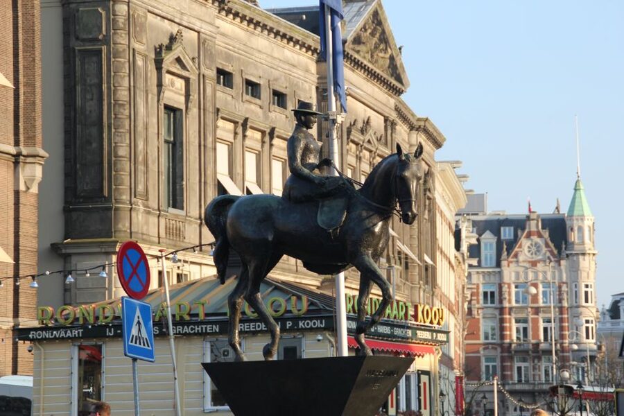 Amsterdam: Private Hidden Gems Discovery Tour - Getting Your Bearings in Amsterdam’s Old Center
