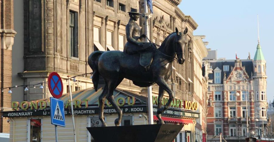 Amsterdam: Private Hidden Gems Discovery Tour - Dam Square, the Palace, and the Nieuwe Kerk