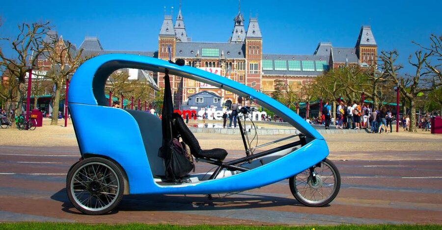 Amsterdam: Private Pedicab Historical Sightseeing Tour - Why a pedicab works well in central Amsterdam