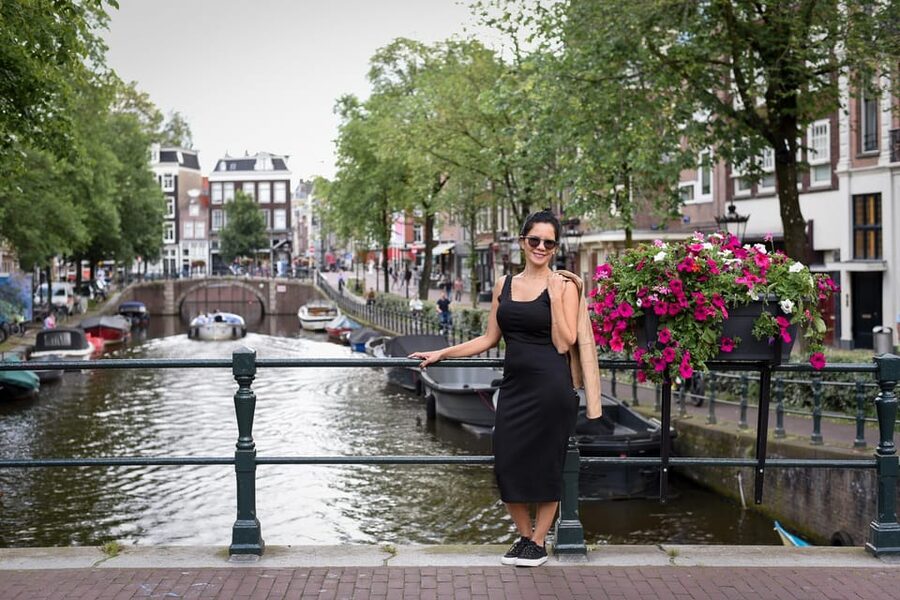 Amsterdam: Private Photoshoot in iconic locations - Communication and personal style
