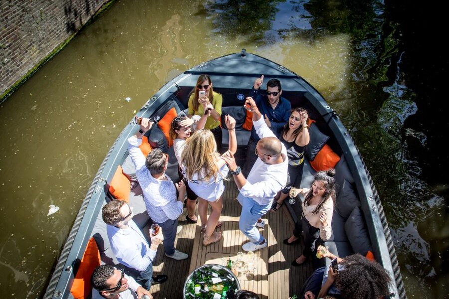 Amsterdam: Private Prosecco Canal Cruise Tour - Key points to know before booking
