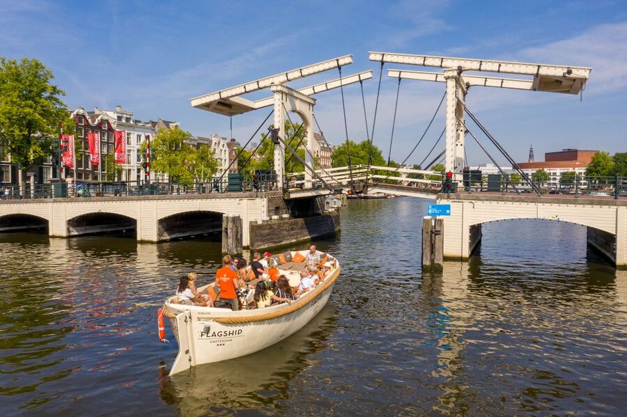 Amsterdam: Private Prosecco Canal Cruise Tour - What the skipper adds