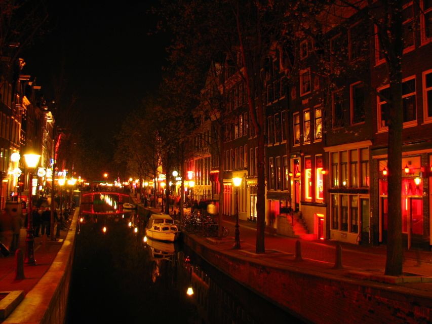 Amsterdam: Private Red Light District and Food Tour - Nieuwmarkt and the canal belt