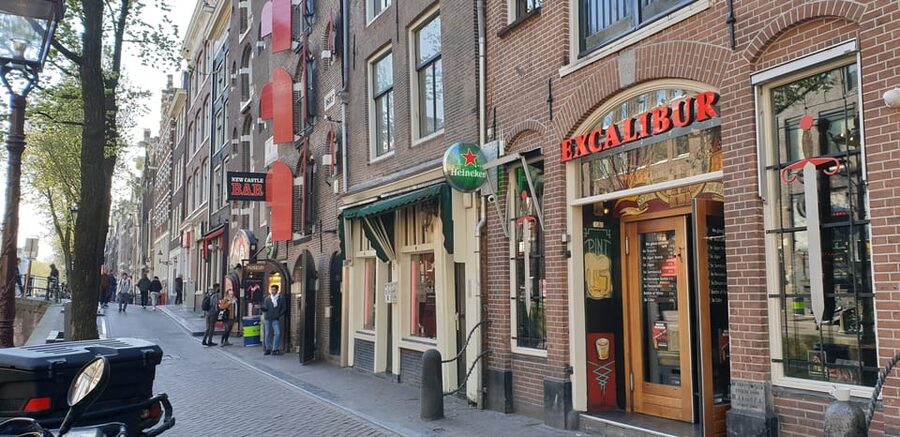 Amsterdam: Private Red Light District Tour in Spanish - Key points at a glance