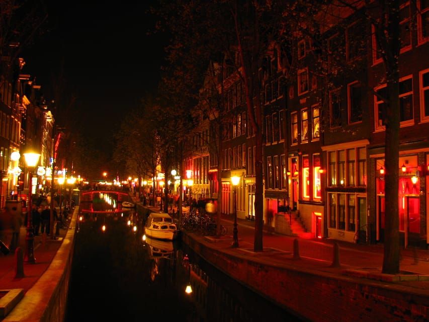 Amsterdam: Private Red Light District Tour in Spanish - Zeedijk and Amsterdam’s old sailor quarter