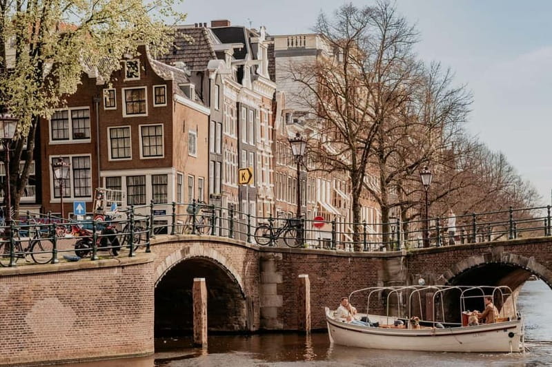 Amsterdam: Private Romantic Canal Cruise w. Prosecco/Snacks - Keizersgracht: grand canal houses from the water