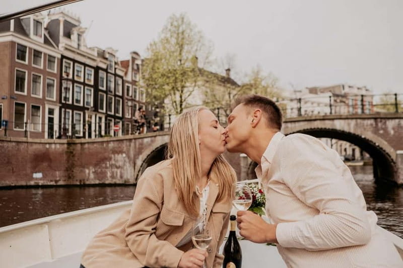 Amsterdam: Private Romantic Canal Cruise w. Prosecco/Snacks - The Skinny Bridge and the Amstel