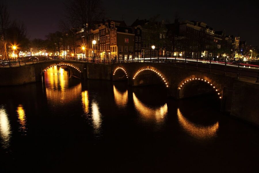 Amsterdam: Private Romantic Evening Boat Tour with Prosecco - What you get on board