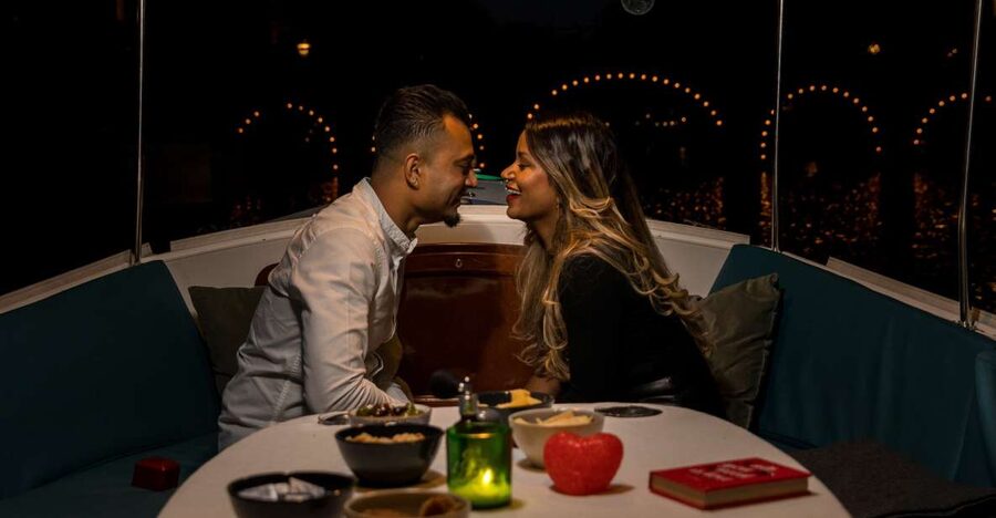 Amsterdam: Private Romantic Evening Boat Tour with Prosecco - Simple booking advice