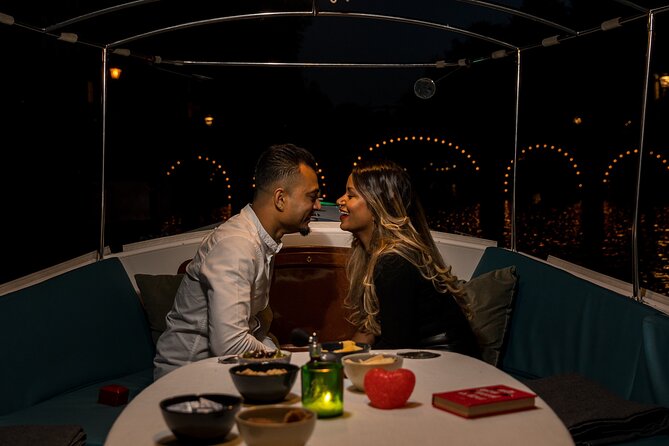 Amsterdam: Private Romantic Evening Canal Cruise + Bubbles/Snacks - What the silent electric boat changes