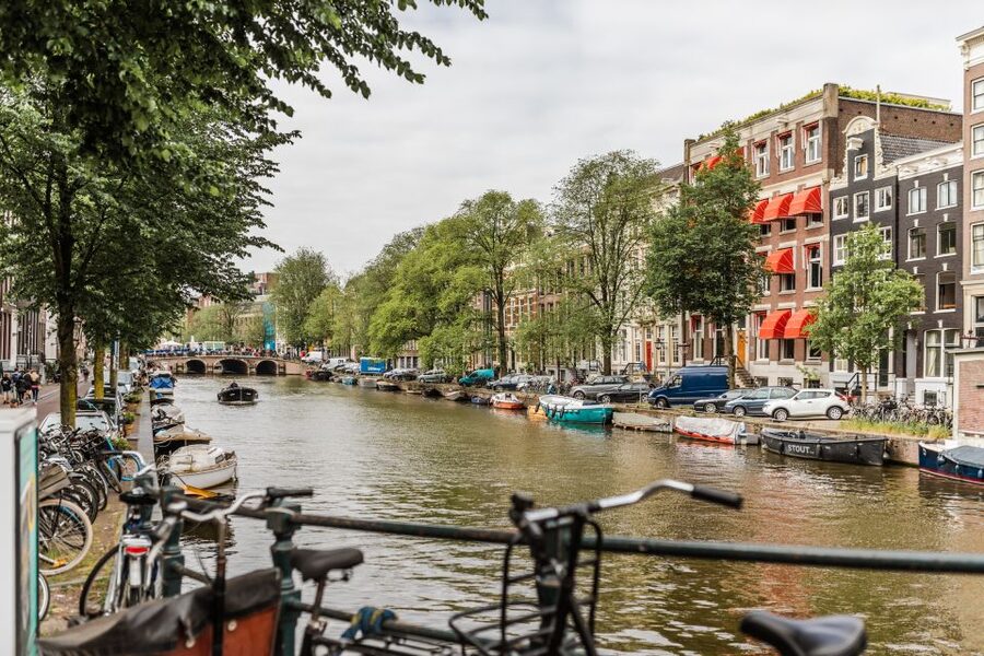 Amsterdam: Private Walking Tour of Jordaan & De 9 Straatjes - Starting at Dam Square and the National Monument