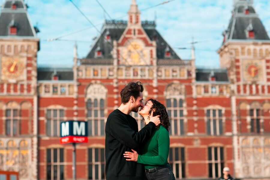 Amsterdam: Professional photoshoot at Centraal Station - My take: book it if the photos matter