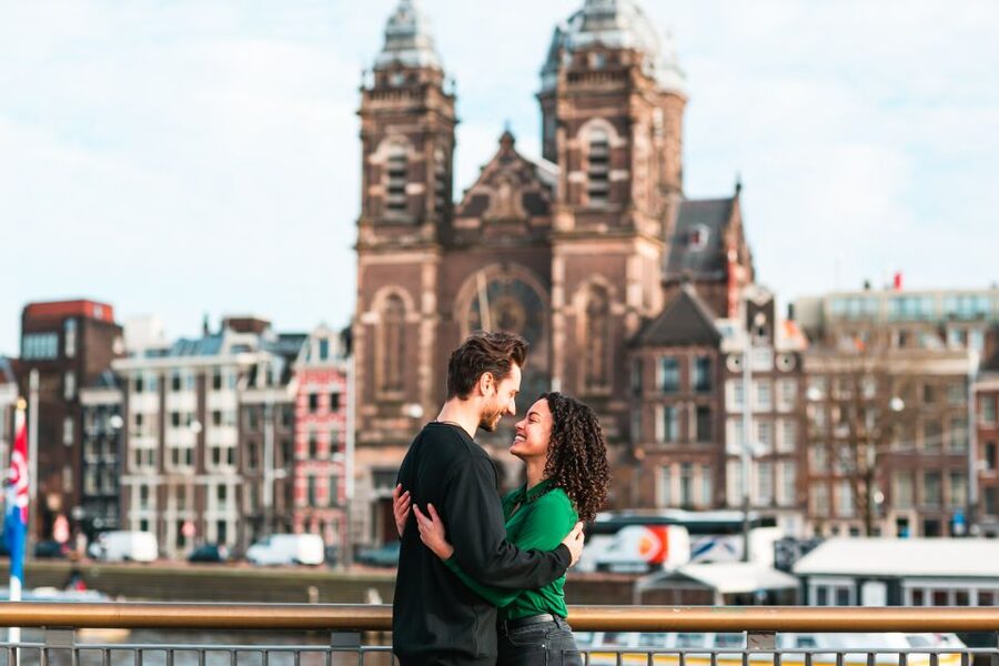 Amsterdam: Professional photoshoot at Centraal Station - Professional editing and delivery within 48 hours