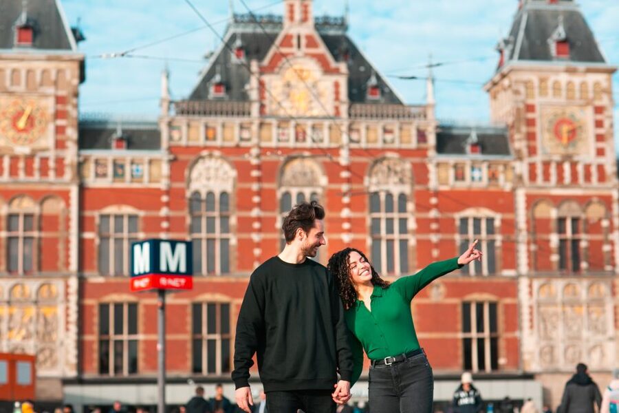 Amsterdam: Professional photoshoot at Centraal Station - Booking, cancellation, and small details that matter