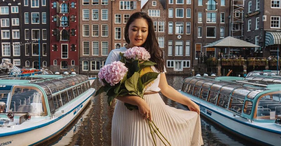 Amsterdam: Professional Photoshoot at the Canals - Who should book this photo session