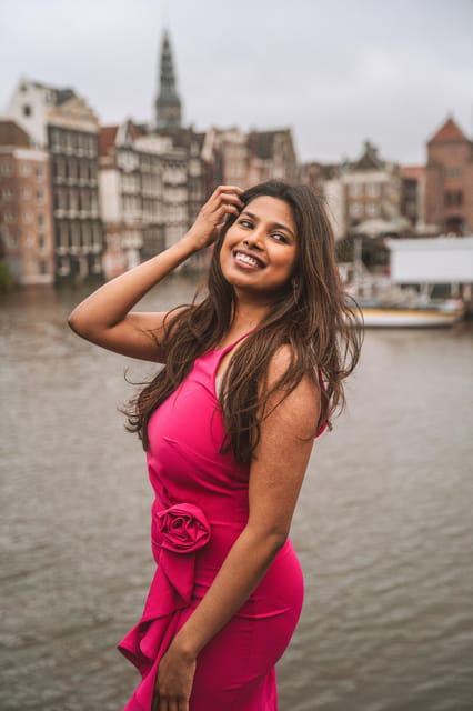 Amsterdam: Professional Photoshoot at the Canals - Weather planning in a rainy city
