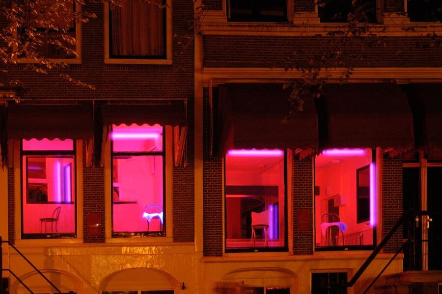 Amsterdam: Red Light District 1-hour Smartphone Audio Tour - What this one-hour Amsterdam audio tour really offers