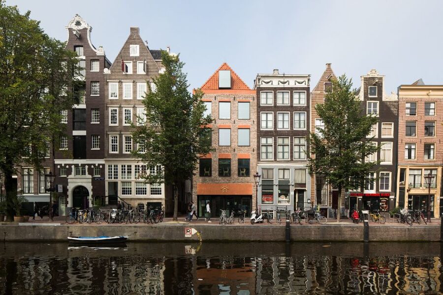 Amsterdam: Red Light District 1-hour Smartphone Audio Tour - The Oude Kerk, Amsterdam’s oldest building