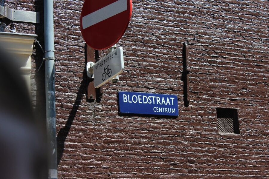 Amsterdam: Red Light District 1-hour Smartphone Audio Tour - Bloedstraat and the route’s stranger details