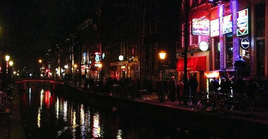 Amsterdam: Red Light District and Coffeeshop tour - Zeedijk and Amsterdam’s Chinatown