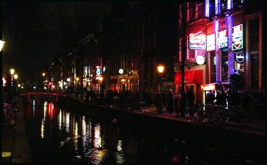 Amsterdam: Red Light District and Coffeeshop tour - What the $40 price really covers