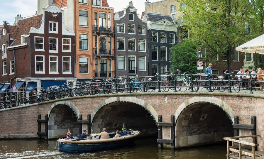 Amsterdam: Red Light District & City Tour German or English - Dam Square, the Royal Palace, and Nieuwe Kerk