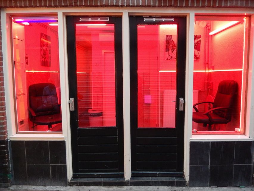 Amsterdam: Red Light District Exclusive Night Tour - Chinatown and Zeedijk: a change of scene in a few steps