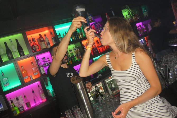 Amsterdam Red Light District Pub Crawl - Café De Buurvrouw and the social test