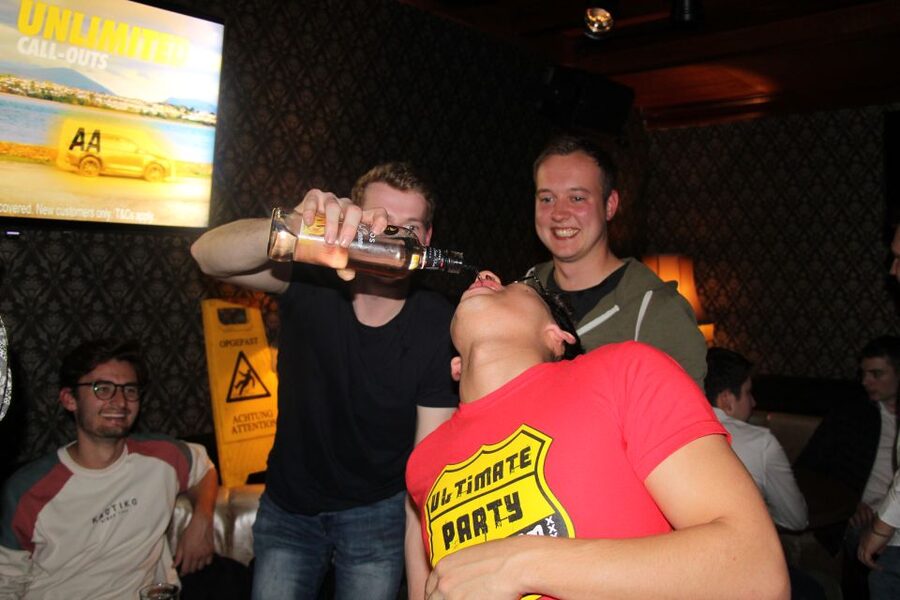 Amsterdam: Red-Light District Pub Crawl and Booze Boat Tour - Four pubs, free shots, and a nightclub